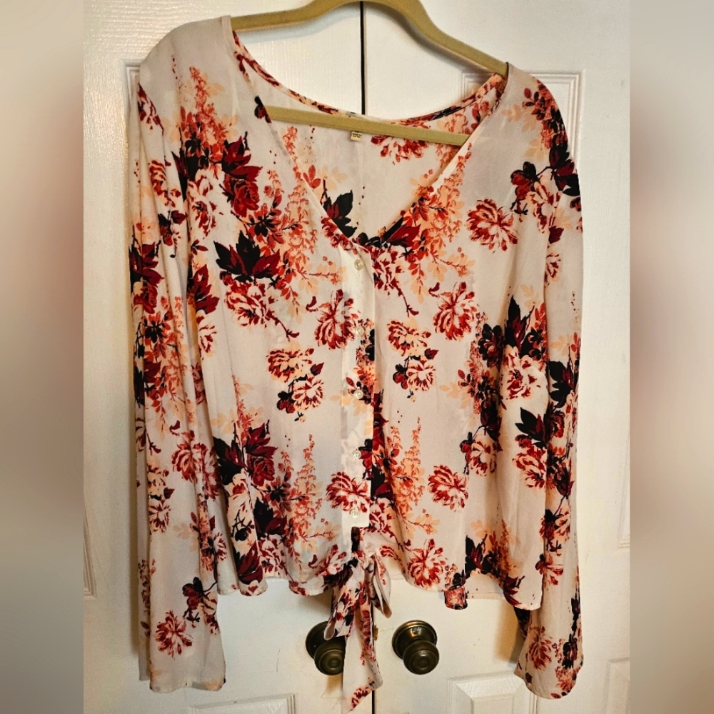 LILY WHITE FLORAL LONG SLEEVE V-NECK BLOUSE, SIZE 3XL